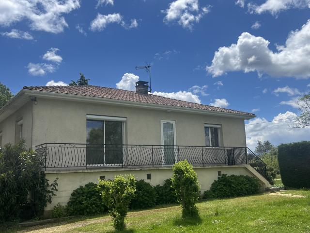 LOCATION Maison de type F4 avec jardin