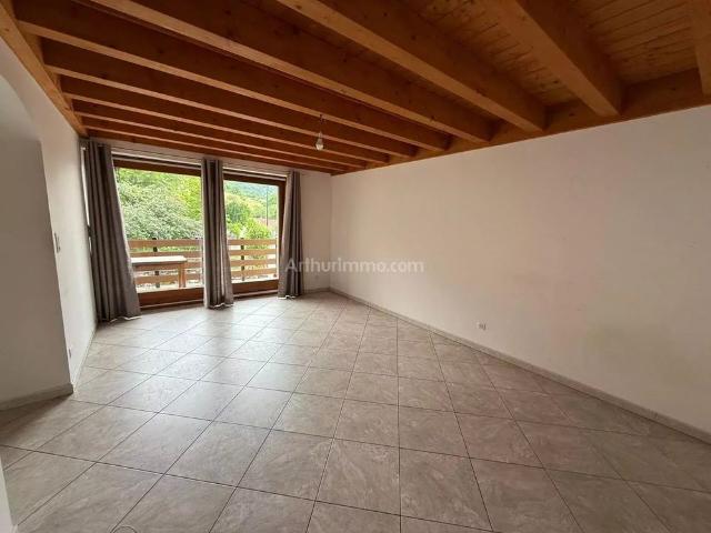 Location Maison de village 4 pièces 86 m2 à Lompnas