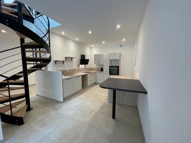 Location Maison de village 3 pièces 101 m2 à Fozières