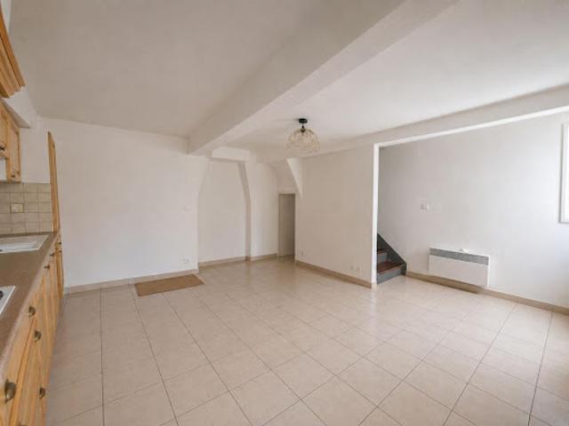 Location Maison de ville 3 pièces 65 m2 Régusse