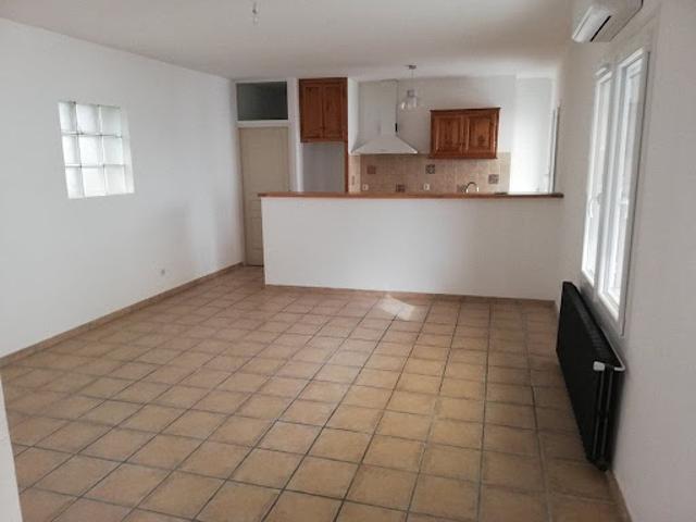 Location Maison de ville 4 pièces 89 m2 Estézargues