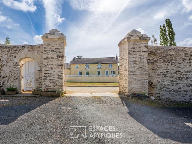 Location Maison familiale d'exception avec piscine chauffée et grandes dépendances à Carquefou Gravaudière à CARQUEFOU 222 m2 Espaces Atypiques Nantes