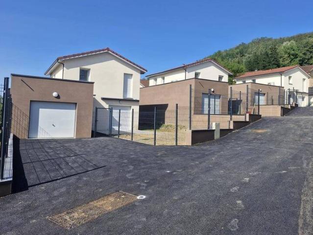 Location maison individuelle 5 pièces 106 m² Bourgoin Jallieu 38300 1 580 €