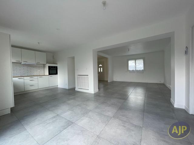 Location maison Orvault: 1 560 € AJP Immobilier Nantes Nord