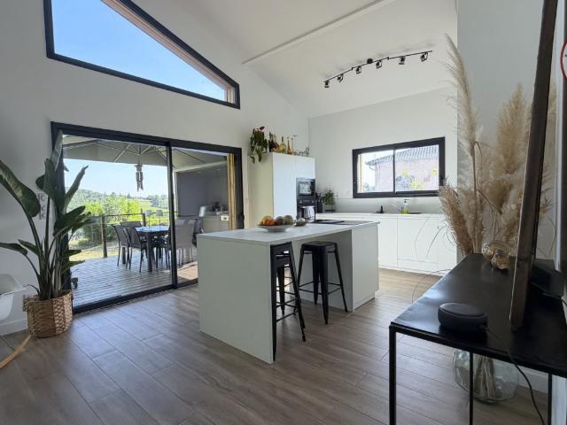 Location maison Le castera, 98m² 4 pièces 1 600€ avec terrasse