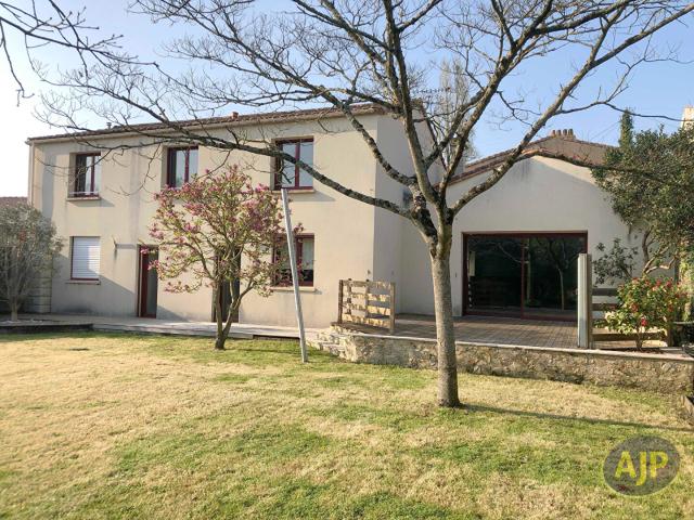 Location maison Le Loroux Bottereau: 1 450 € AJP Immobilier Saint Sébastien sur Loire