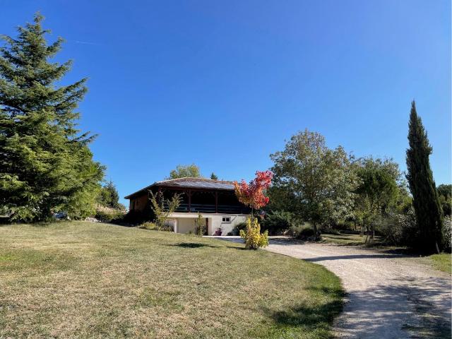 Location maison L'isle jourdain, 100m² 3500m² 4 pièces 1 600€