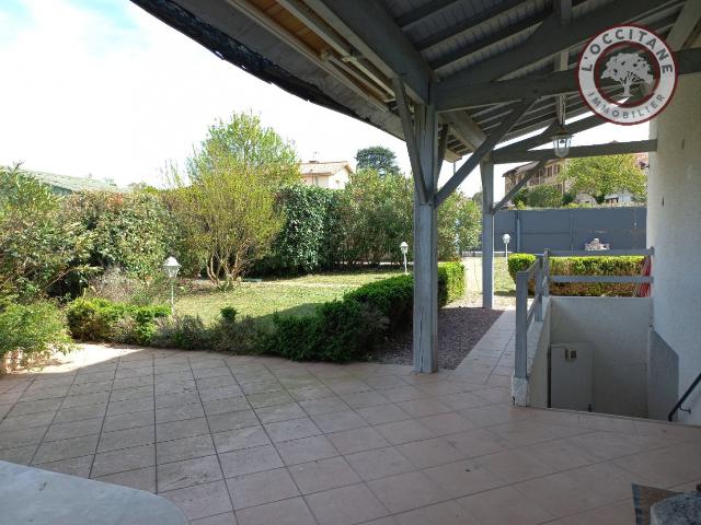 Location maison L'isle jourdain, 131m² 530m² 6 pièces 1 400€