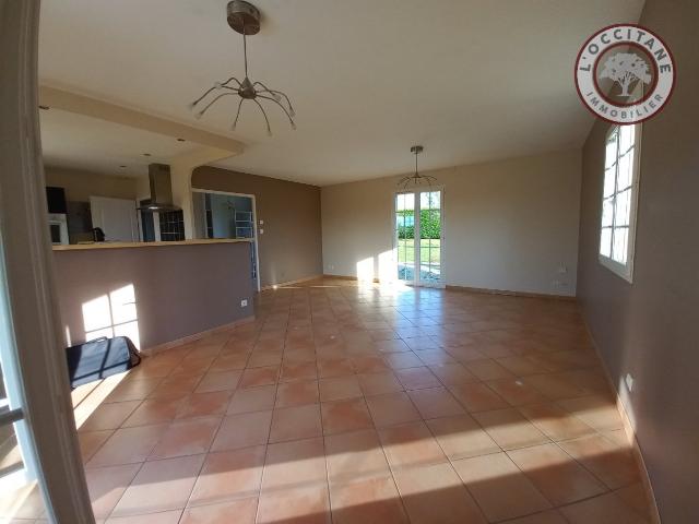 Location maison L'isle jourdain, 140m² 2479m² 6 pièces 1 200€
