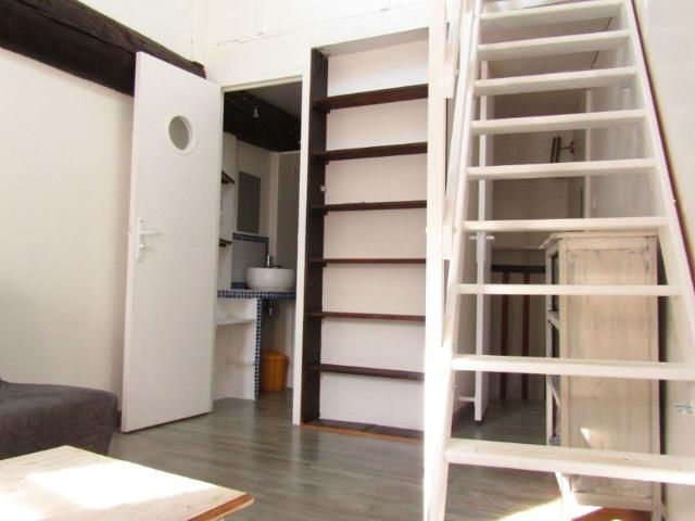 Location maison, m² T 2 à Pomérols, 430 €