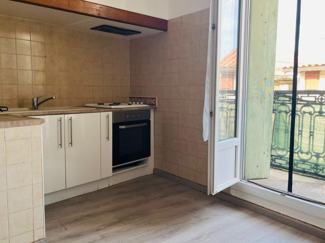 Location maison, m² T 3 à Villeveyrac, 900 €