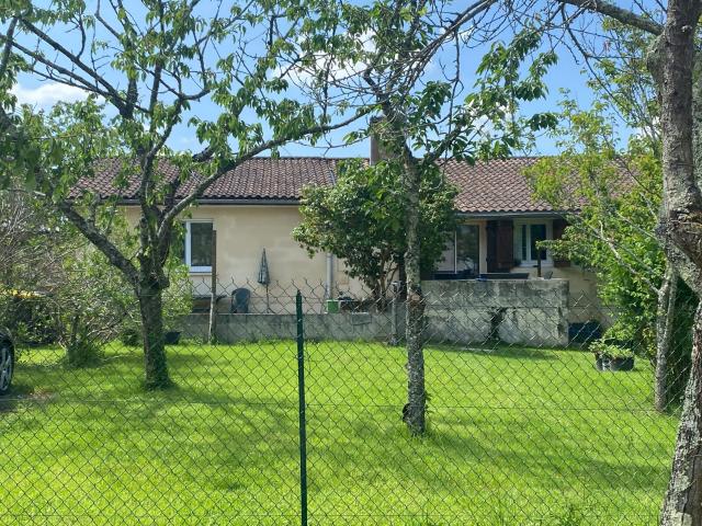 Location maison, m² T 3 à Salleboeuf, 1 180 €