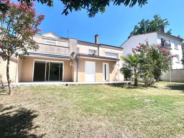 Location maison, m² T 5 à Périgueux, 1 450 €