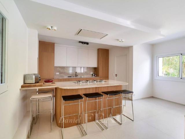 Location maison, Morainvilliers, 10 pièces, 425.91 m², ref 85982445
