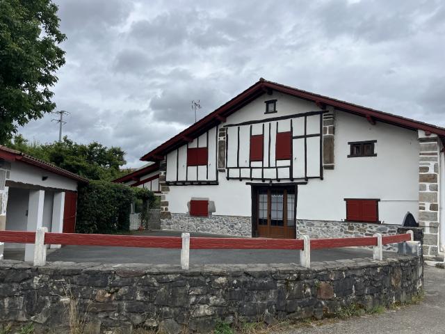 Location MAISON MITOYENNE AU BOURG D'ARMENDARITS | ERLEA IMMOBILIER