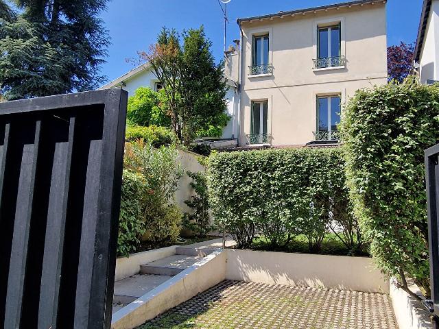 LOCATION MAISON SAINT CLOUD 5 pièces 10158 m2