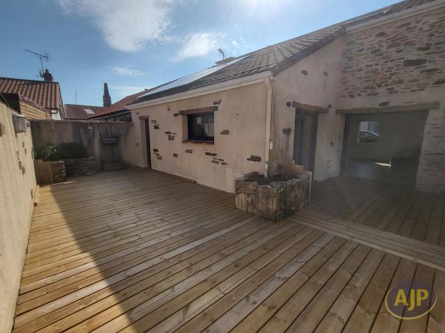 Location maison Saint Hilaire De Chaleons: 1 200 € AJP Immobilier Sainte Pazanne