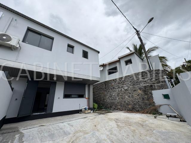 Location maison Saint Pierre 3 pièces 95.39m² 1277€ | Cabinet Habilis