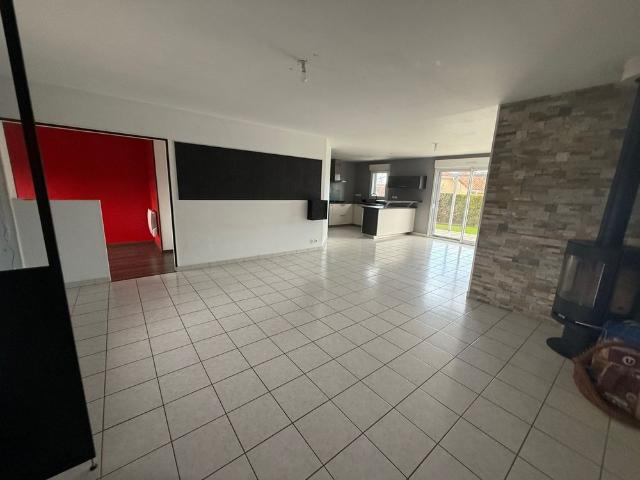 Location Maison T4 avec piscine et jardin NEUVILLE DE POITOU