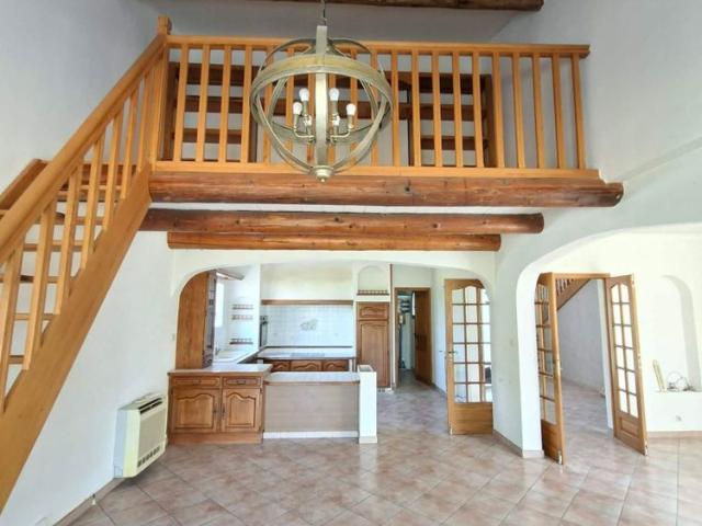 Location Maison T5 de 153 m², avec jardin non clos, terrasses, véranda et garage
