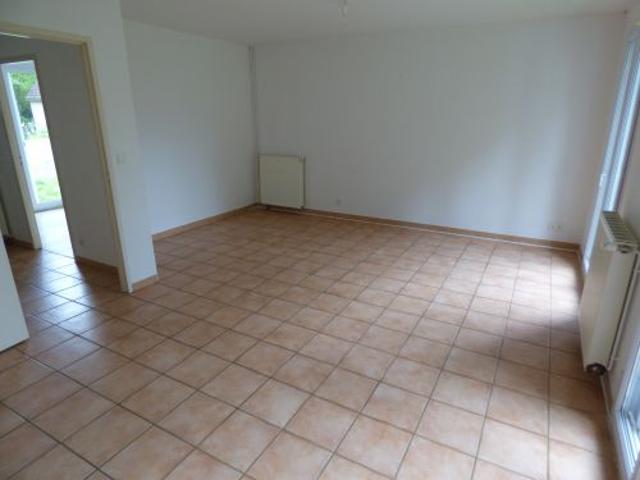 Location / Maison Type 4 à ST SATUR
