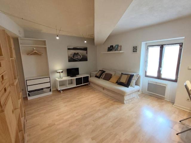 LOCATION MEUBLE
