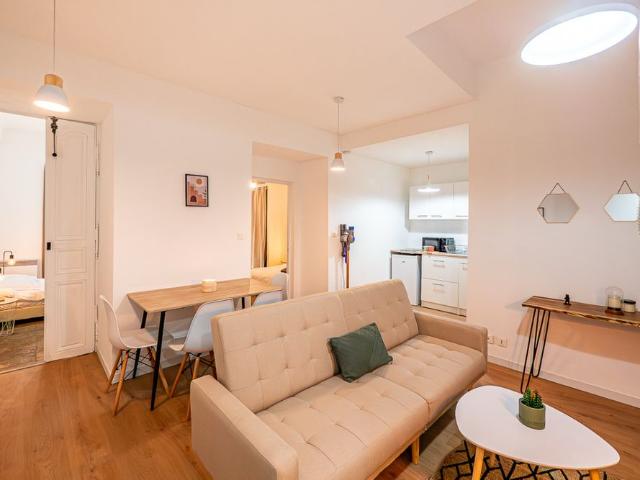 LOCATION MEUBLÉ T3 RUE DOREE NIMES