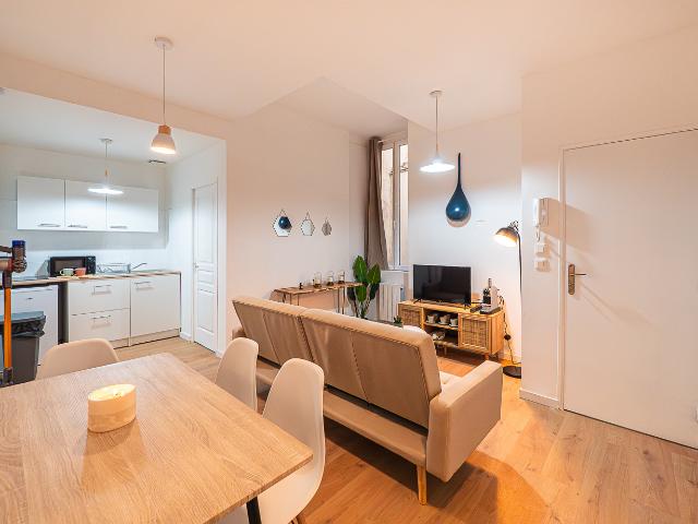 LOCATION MEUBLÉ T3 RUE DOREE NIMES