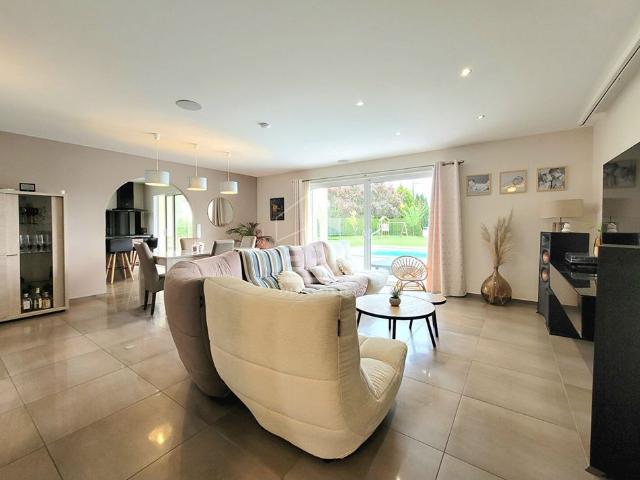 LOCATION MEUBLÉE OUILLON: Maison T4 d'environ 150 m² au calme avec jardin et piscine