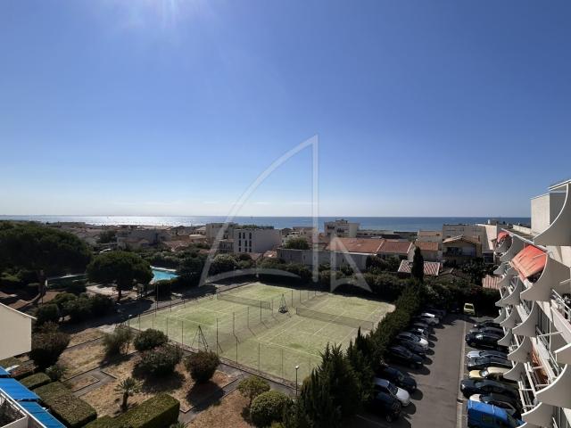 LOCATION MEUBLÉE À L’ANNÉE – CARNON – CHARMANT STUDIO AVEC TERRASSE VUE MER
