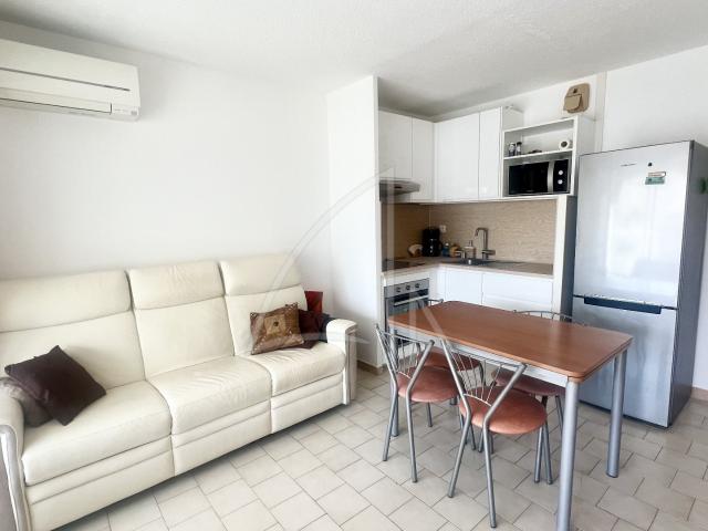 LOCATION MEUBLÉE À L’ANNÉE – PALAVAS LES FLOTS – APPARTEMENT AVEC LOGGIA ET GARAGE PRIVATIF