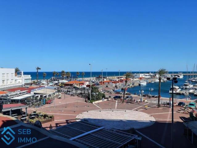 Location meublée à l'année en front de mer avec parking, ce
