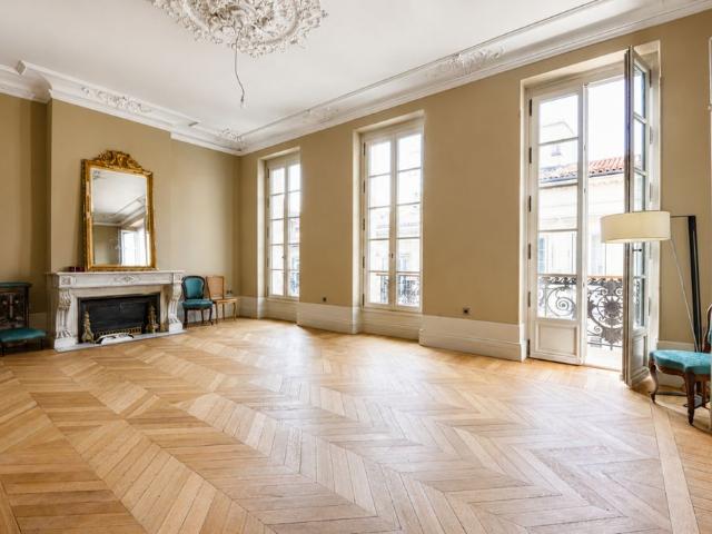 LOCATION MEUBLÉE Appartement de prestige Bordeaux centre
