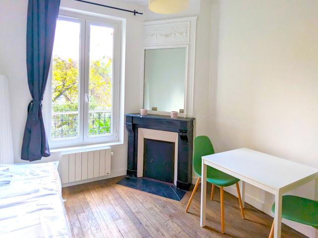 LOCATION MEUBLEE: appartement F1 24 m² à PARIS 14
