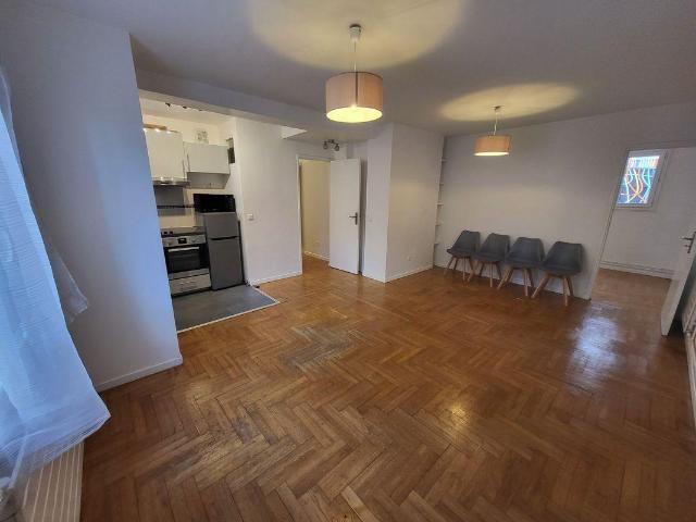 Location meublée appartement 2 pièces 44 m² Paris