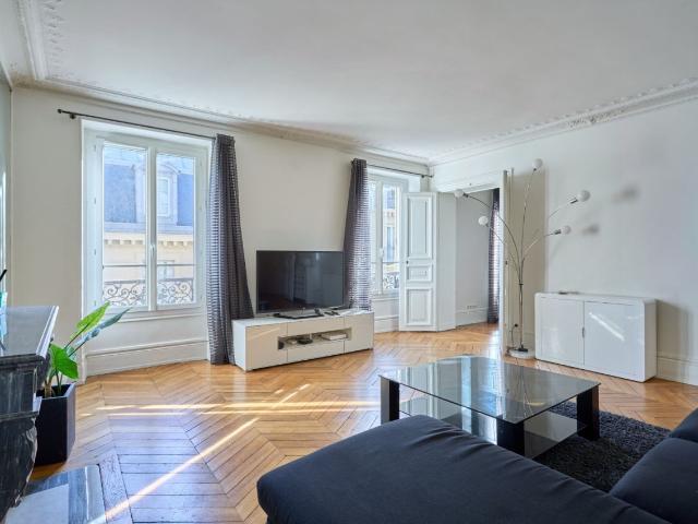 Location meublée Paris 75008 Appartement 112m² 2 chambres Saint Philippe du Roule