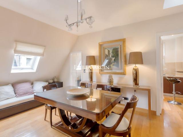 Location meublée PARIS 75008 TRIANGLE D'OR 48m²