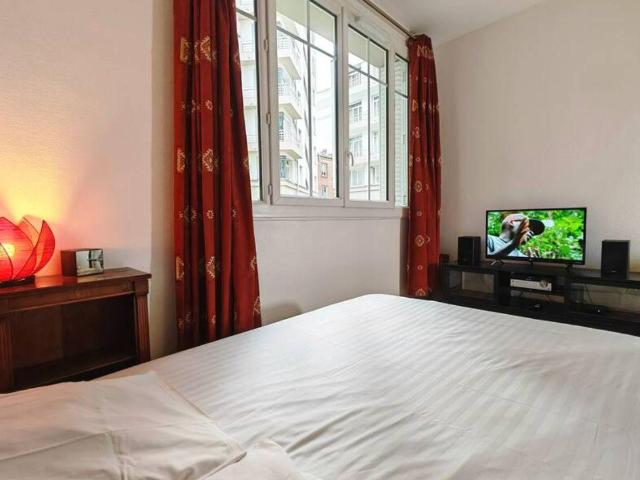 Location meublée studio 40 m² Porte De Saint Cloud