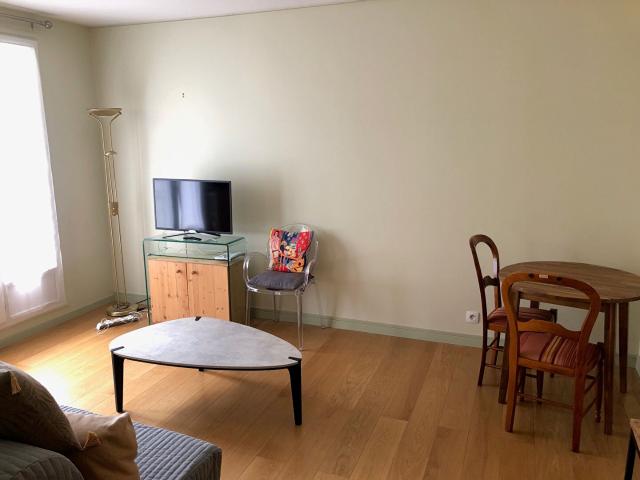 Location meublée Studio avec balcon PARIS 15 32,60 m²