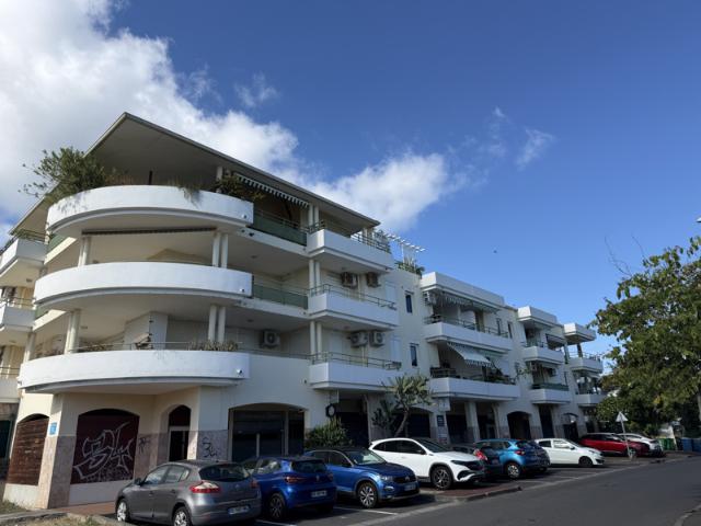 LOCATION MEUBLÉE T2 À SAINT GILLES LES BAINS MONT ROQUEF