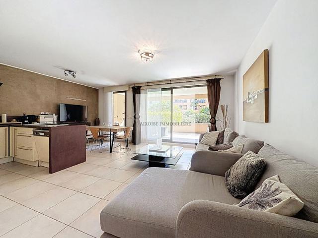 Location meublée T3 avec extérieur et box Allées Provençales