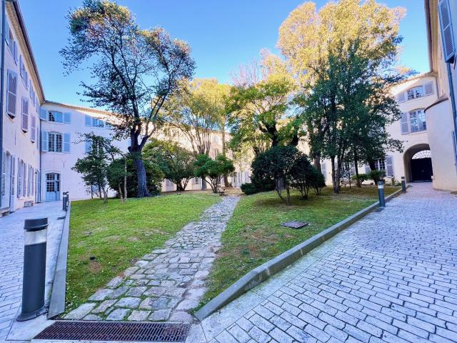 Location NIMES CARRE D'ART/JEAN JAURES T3 spacieux avec PARKING et CAVE | Tourdiat Immobilier