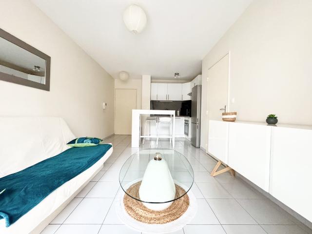 Location NIMES / FRANCISCAINES ROUTE D'UZES T2 MEUBLE AVEC TERRASSE | Tourdiat Immobilier