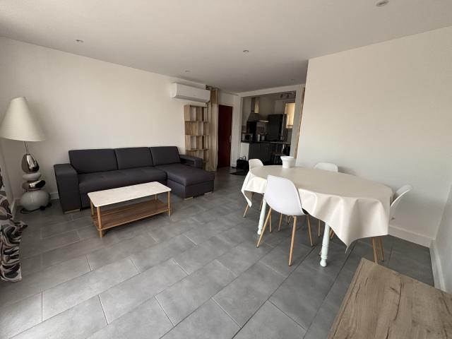 Location NIMES / LES AMOUREUX MEUBLE avec BALCON, PARKING et CLIMATIATION | Tourdiat Immobilier