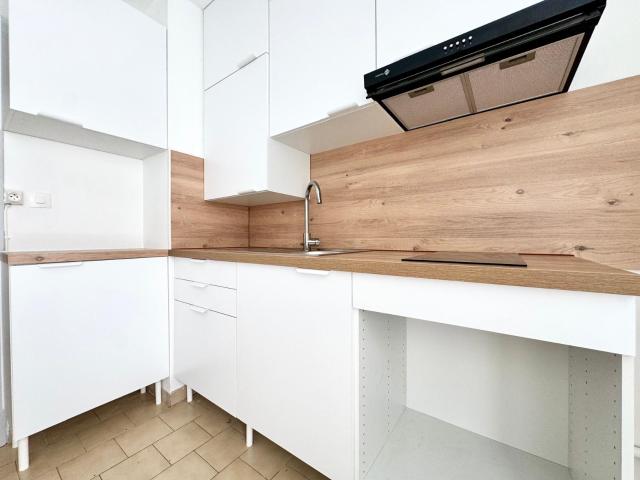 Location NIMES / PORTE DE FRANCE T2 AVEC CLIMATISATION, GARAGE, CAVE ET LOGGIA | Tourdiat Immobilier