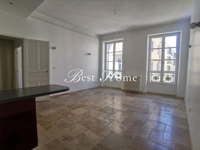 Location Nîmes Quartier Carré d'Art beau T3 climatisé de 7