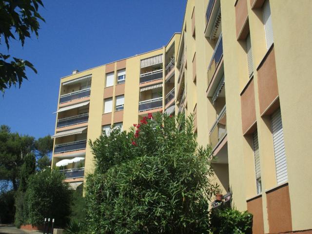 Location NIMES / ROUTE D'UZES STUDIO MEUBLÉ avec CAVE | Tourdiat Immobilier
