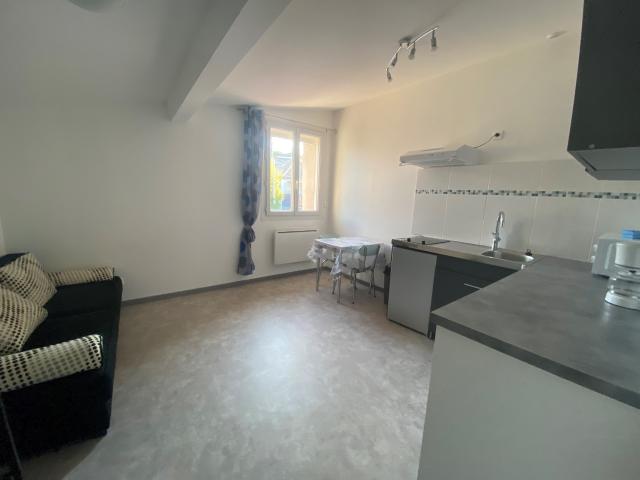 Location NIMES / SAINT CESAIRE STUDIO MEUBLE AVEC PARKING | Tourdiat Immobilier