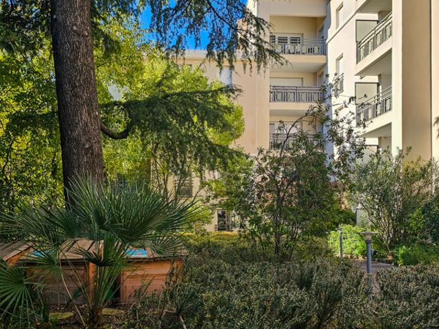 Location nue T2 avec terrasse, climatisation et grand gara