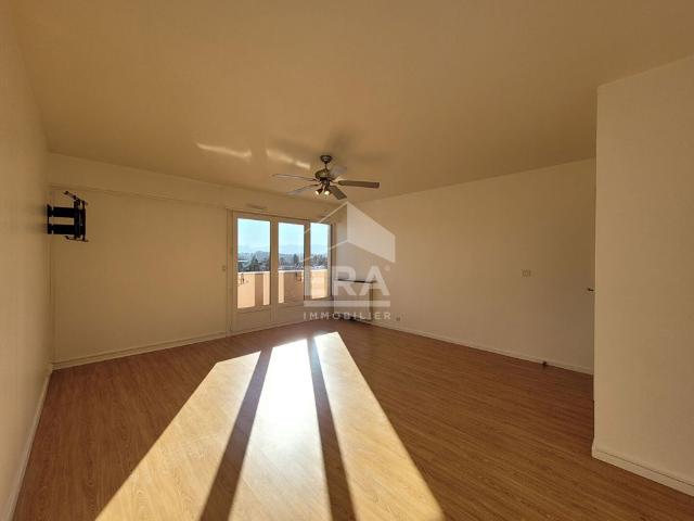 LOCATION PAU CENTRE: Appartement T4 de 85 m² avec garage et balcon